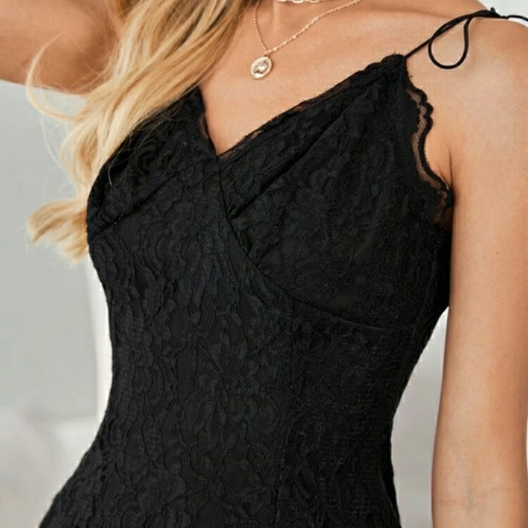 Dresses & Skirts - NWT Beautiful Lace Black Dress
